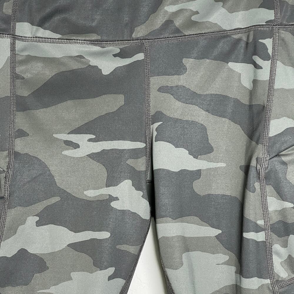 Athleta‎ Women's Camouflage  Leggings with Zip Pockets Size M - Picture 3 of 9